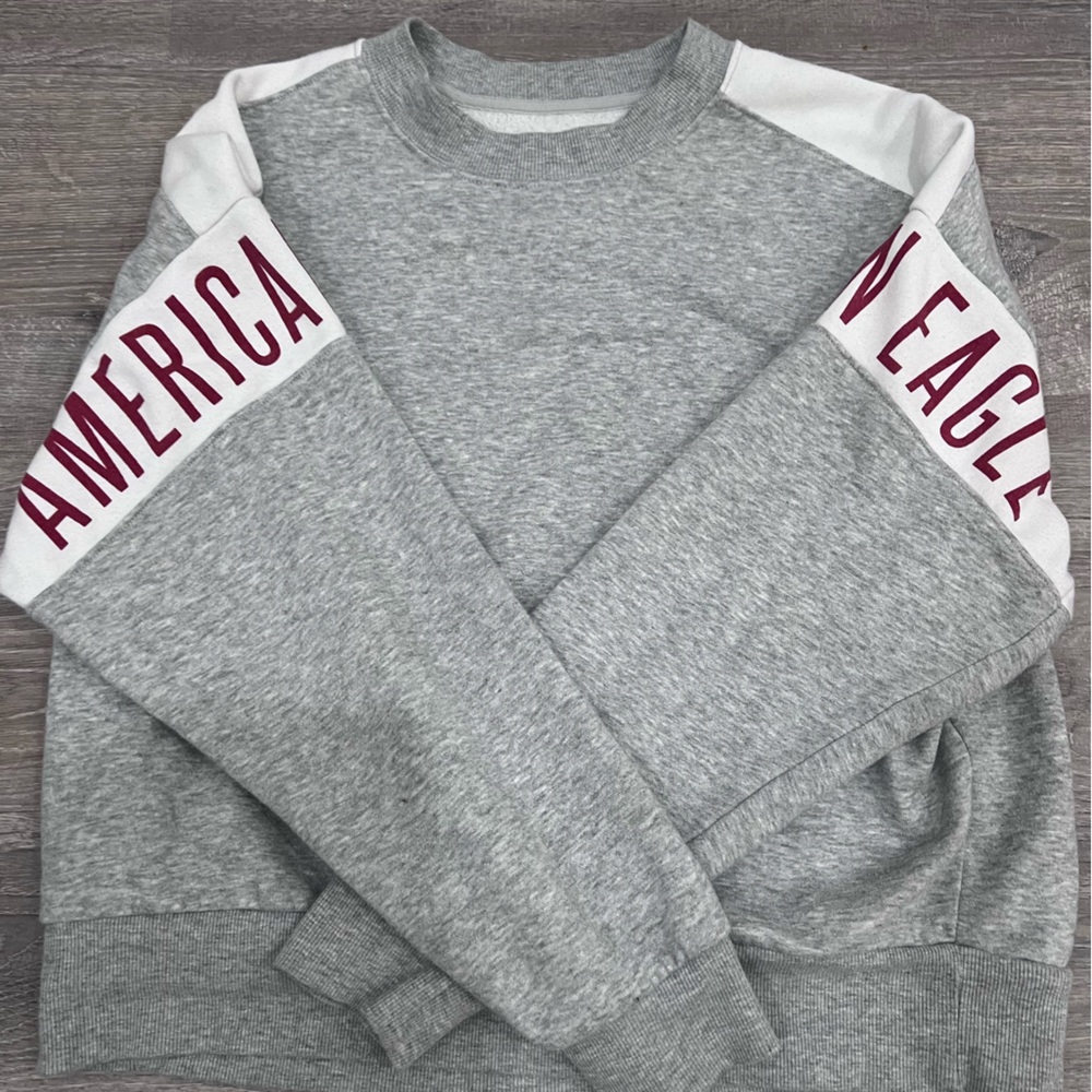 American Eagle M Crewneck